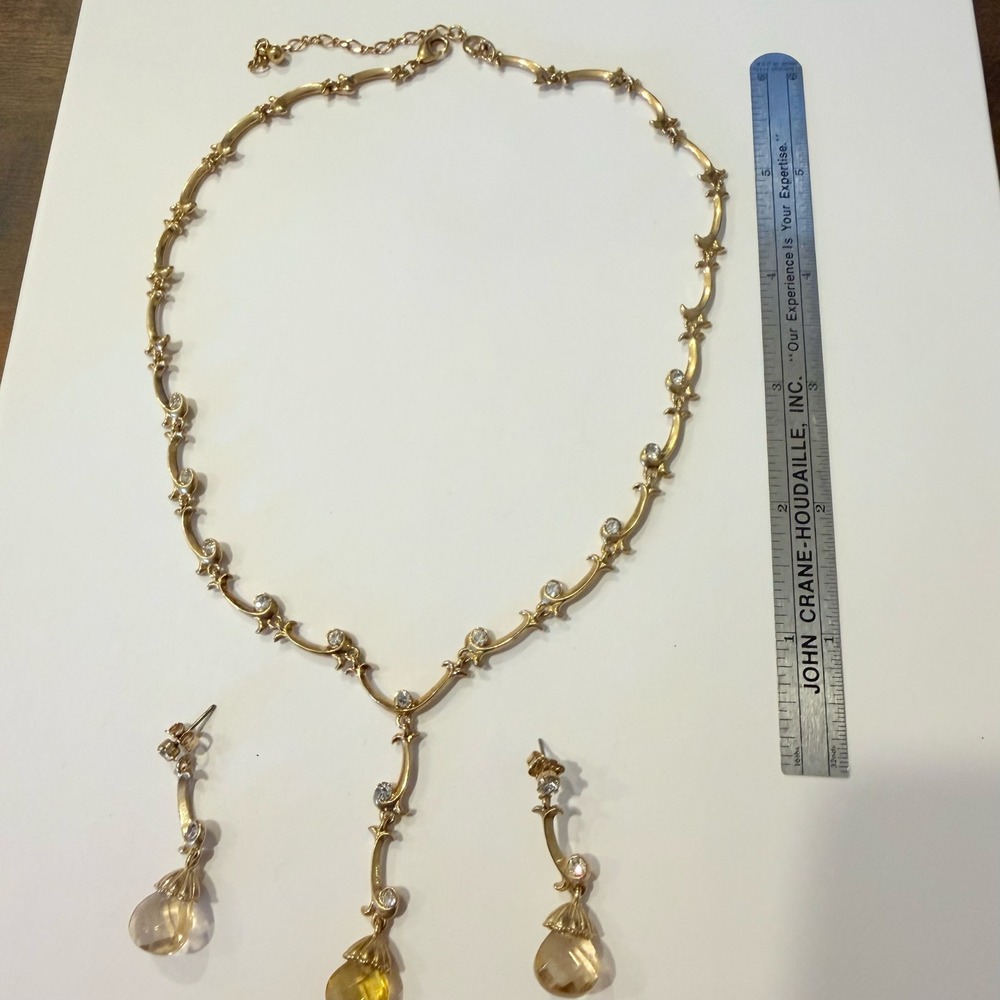 Gold Tone Crystal Accent Faceted Amber-Color Teardrop Y-Necklace and Dangle - Picture 4 of 4
